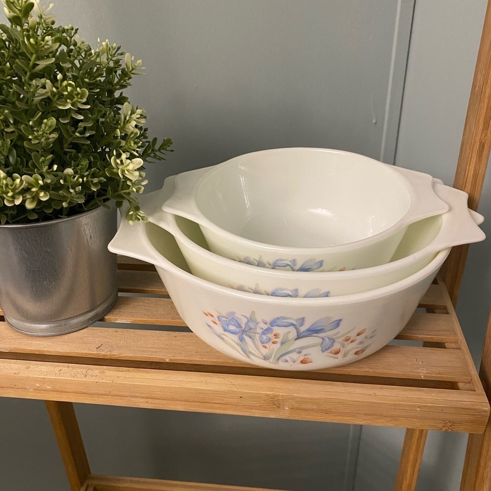 Vintage Pyrex Blue Iris Casserole Mixing bowl set - Picture 3 of 11